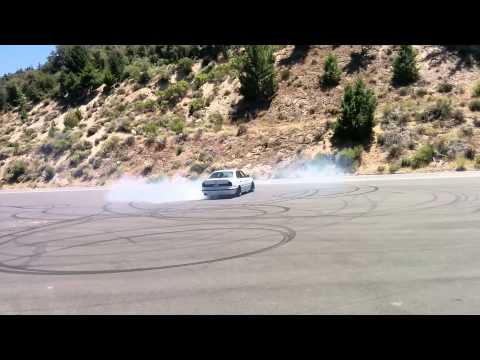 BMW E34 540i donuts