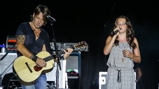 Video thumbnail of "Keith Urban & 11 year old Lauren Spencer-Smith WOW crowds live in concert in front of 20,000+"