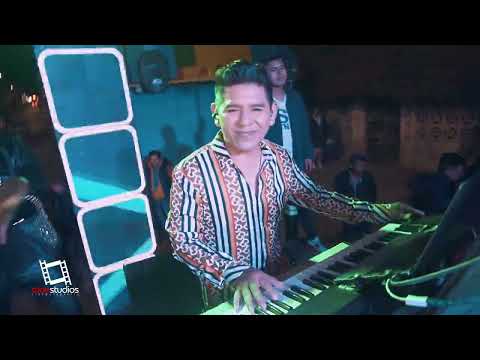 EN VIVO - TIENE VENENO - LOS GENIOS