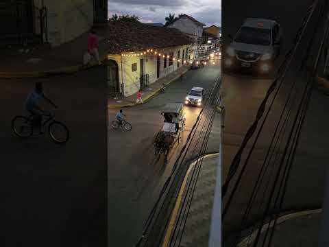 Vista noturna da varanda do Hotel Real La Merced #granadanicaragua #expatguide #shorts