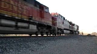 preview picture of video 'BNSF Manifest in Tehachapi - 6/18/10'