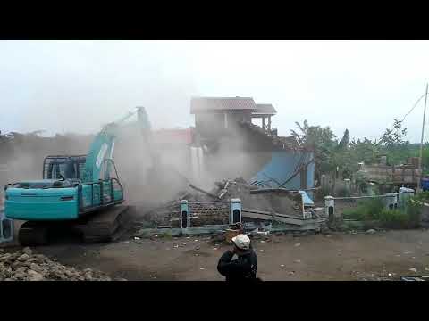 viral, Cepatnya alat berat eksekusi rumah