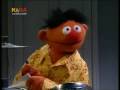 Sesamstrasse Ernie Bert Schlagzeug Spielen Und Einschlafen