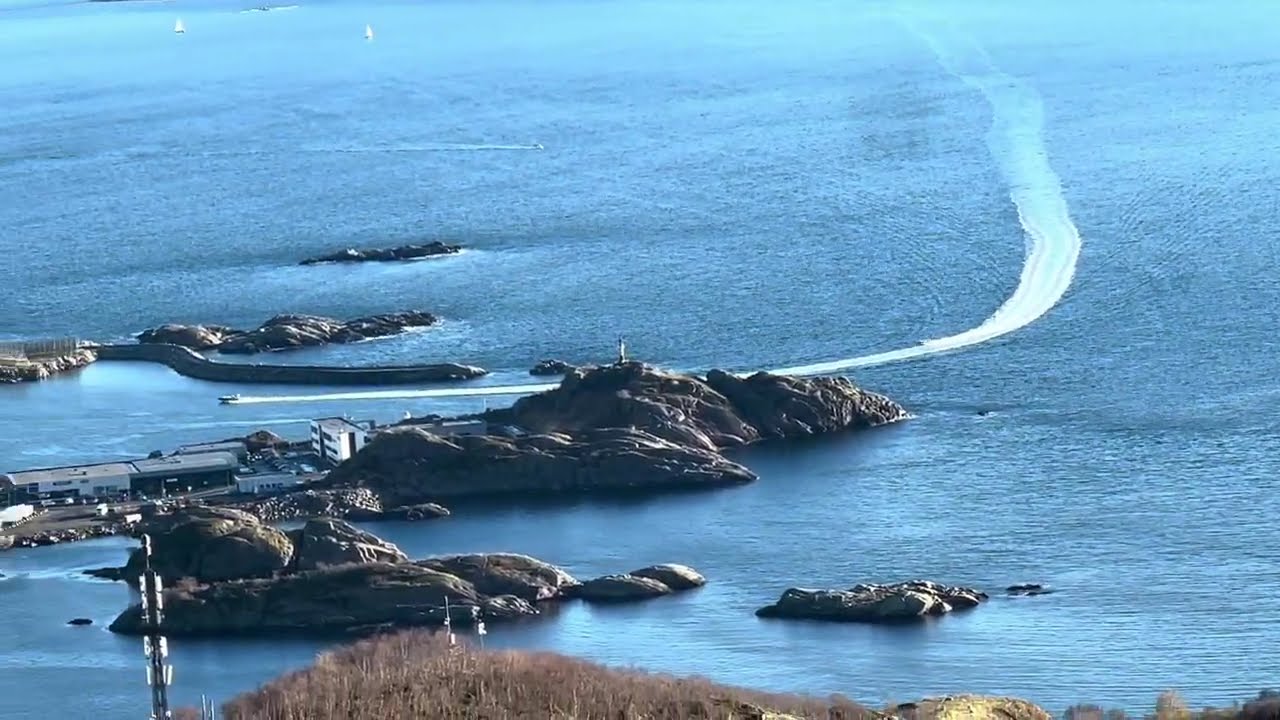 Experience a virtual hike to Tjeldbergtinden Summit.