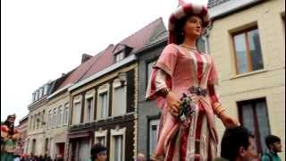 preview picture of video '5ème Ronde Européenne de Géants Portés (parade 28/04/12 - partie 2)'