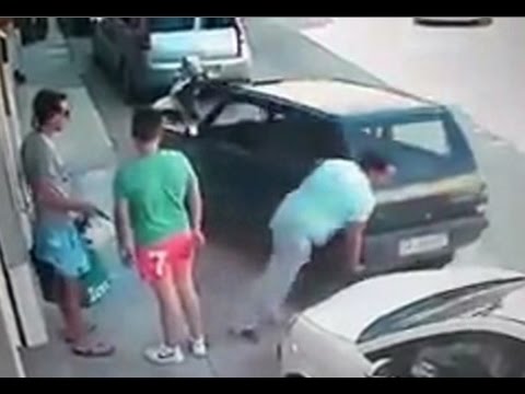 How Italians Get Out Of Tight Parking Spaces