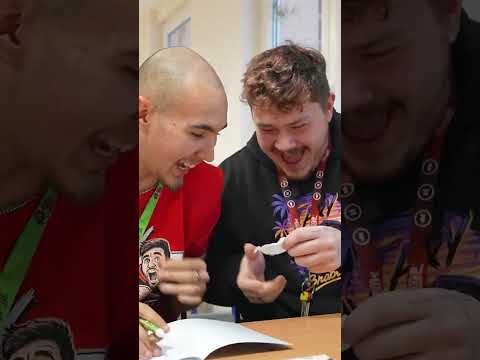 Paní učitelka chce přečíst tajný vzkaz 📄🤫