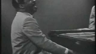 Erroll Garner in London "Honeysuckle Rose"