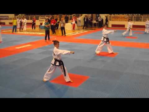 Dmytro Korpach (UKR) v Alex Byrne (IRL) - Child Male Black Belt Pattern