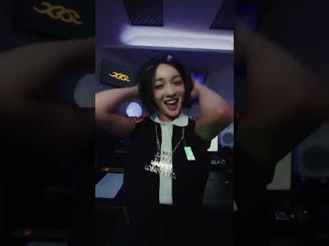 LE SSERAFIM - 'Eve, Psyche & The Bluebeard's Wife (Feat. JURIN of XG)' Vertical MV