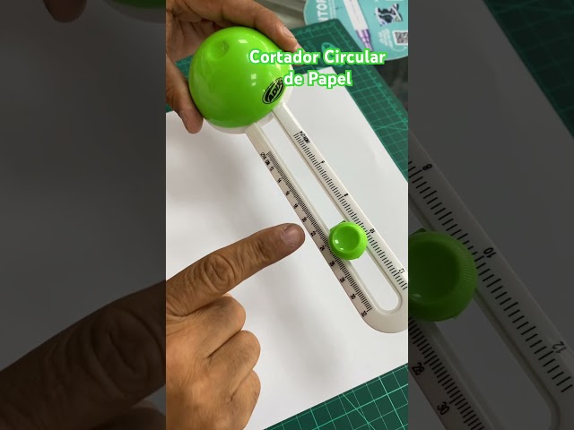 Vídeo relacionado con Quesuc 2 Piezas Cortador De Papel Rodillo Perforador Para Laminado, Foil, Espuma Eva Y Cartón De Plástico 16X4.6 CM