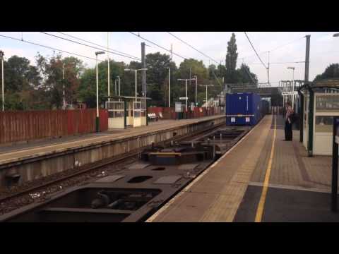 (HD) DRS 66424 arrives at Euxton Balshaw Lane on 4M34 22nd September 2014