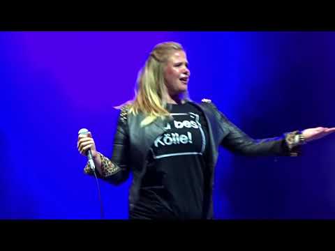 Carolin Kebekus & die Beer Bitches Live @Cologne gamescom city festival/ARSCH HUH – Köbes als Mann