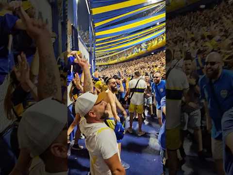 "Descontrol en la tribuna " Barra: La 12 &bull; Club: Boca Juniors
