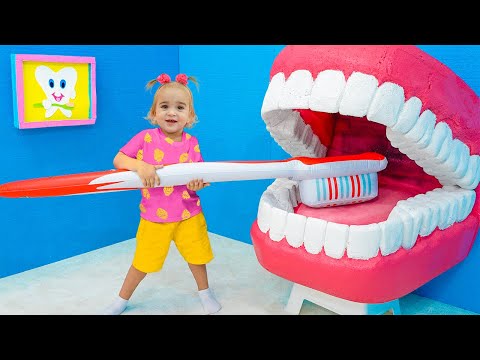 Alicja i mama uczą się i bawią poranną rutynę