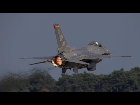 🇺🇸 USAF F-16 Viper Demo Team: Thrilling Zoom & Boom [4K]