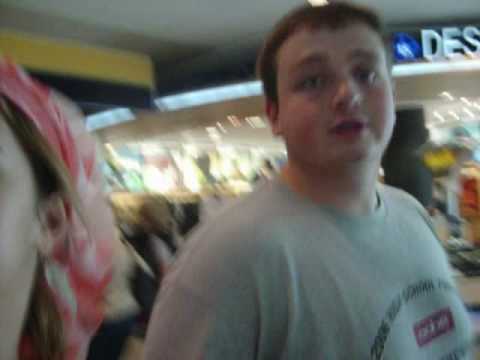 Caça ao tesouro no aeroporto do McDonald's