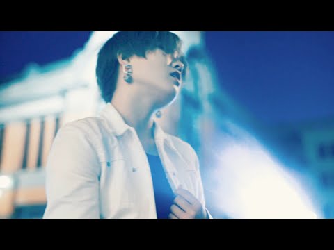 . - Lying のサムネイル