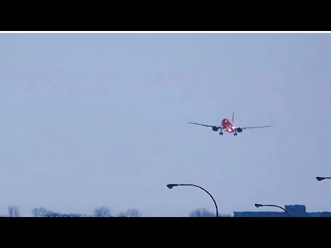 737 Emergency High Speed Landing   No Flaps!