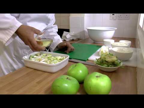 How to make National Trust bramley apple crumble