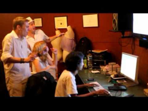 The Bu-gils, Hello dangdut