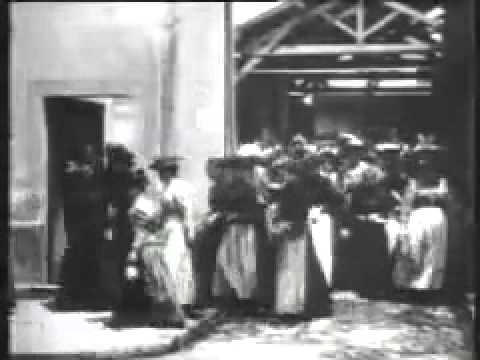 Lumiere _Exiting the Factory_ (1895).mp4