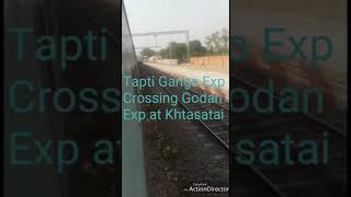 preview picture of video 'Tapti Ganga Exp crushing Khetasarai at MPS'