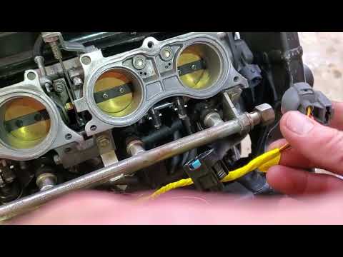 CBR600F4i Engine removal part 1
