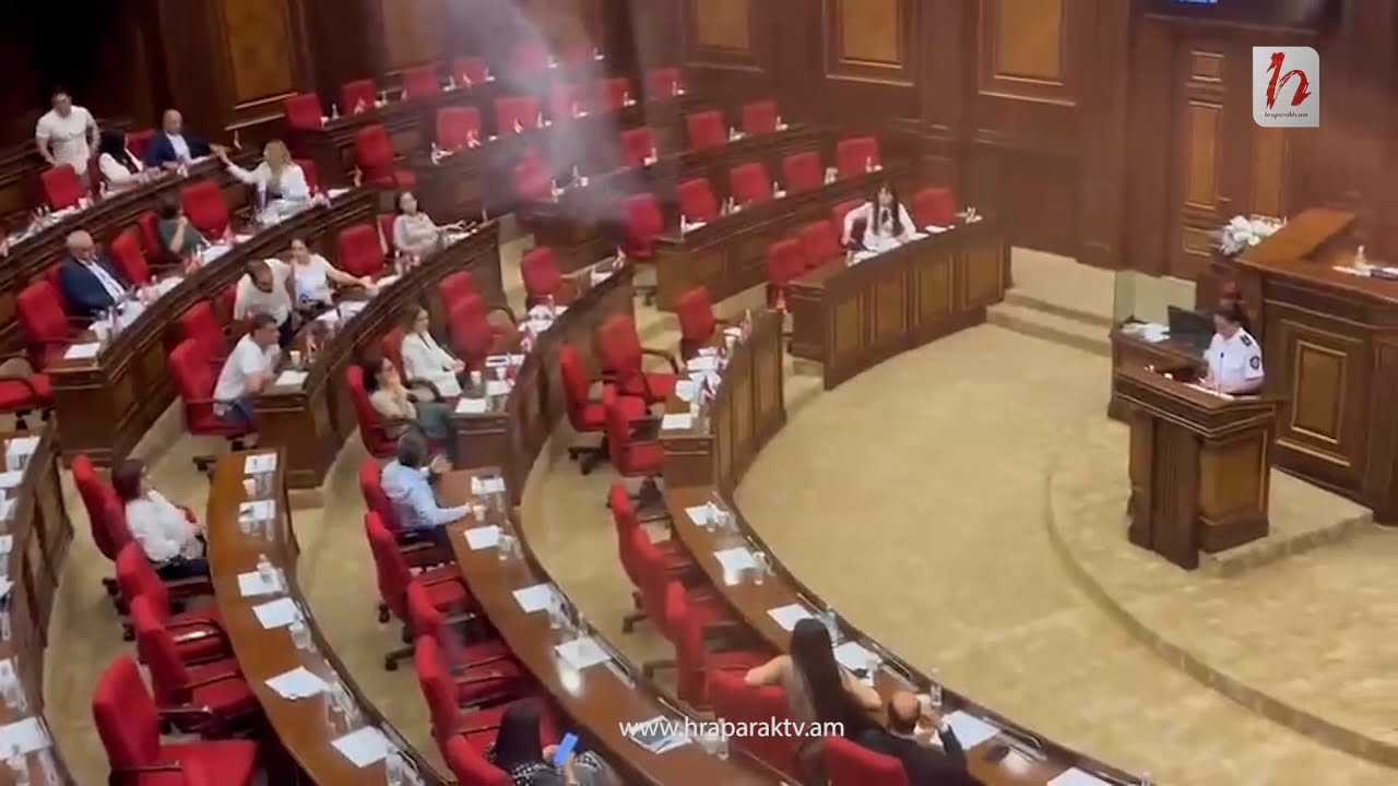 «Վեր ընգի տեղդ». Ռուբեն Ռուբինյանը փողոցային բառապաշարով է նիստը վարում