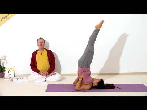 Schulterstand mit Shitali Pranayama 1 - Yoga Asana Lexikon