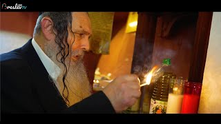 "לא הפסקתי לבכות שעות" הרב שלום ארוש בקבר רבי דוד ומשה במרוקו | פרק  #8 (הרב שלום ארוש) - התמונה מוצגת ישירות מתוך אתר האינטרנט יוטיוב. זכויות היוצרים בתמונה שייכות ליוצרה. קישור קרדיט למקור התוכן נמצא בתוך דף הסרטון