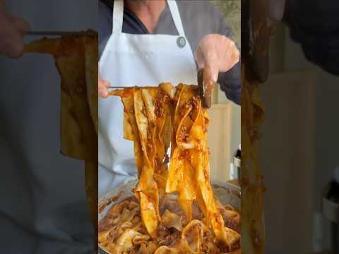 Bologna's Secret: Why Warm Milk Is the Final Step in a True Ragù alla Bolognese