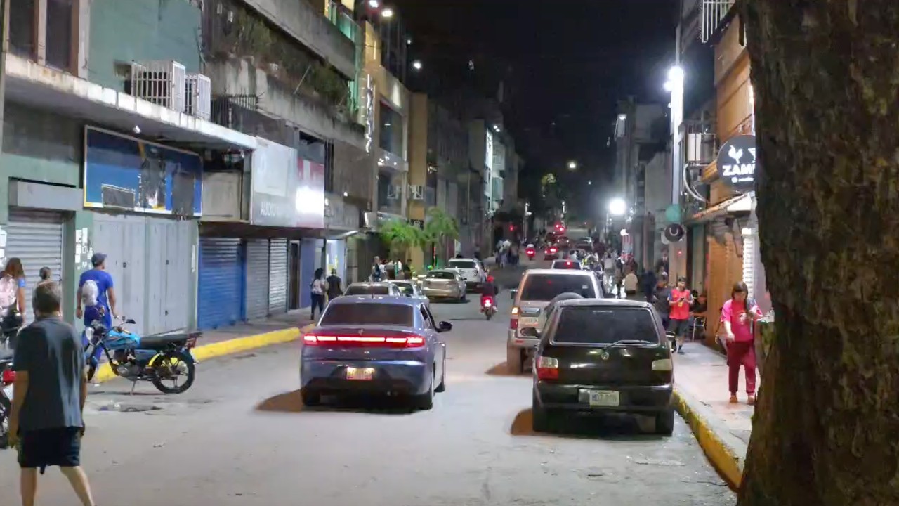 Caracas: cierran comercios por el sismo​