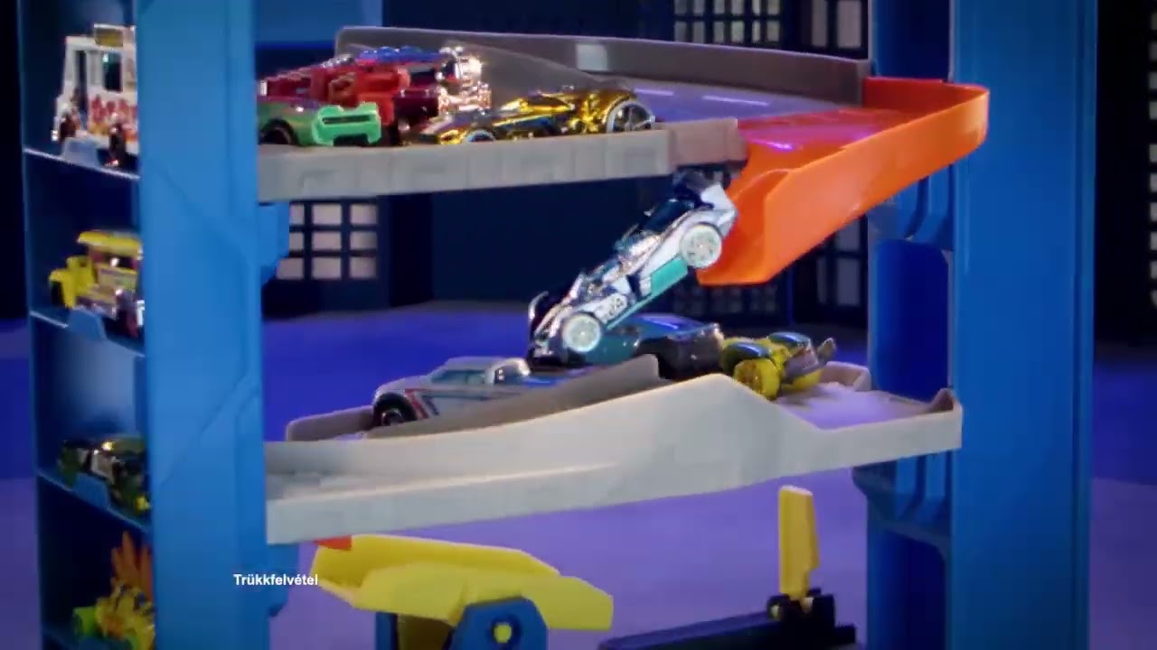 Hot Wheels Kaszkadőrgarázs pályaszett kisautóval - Mattel videó