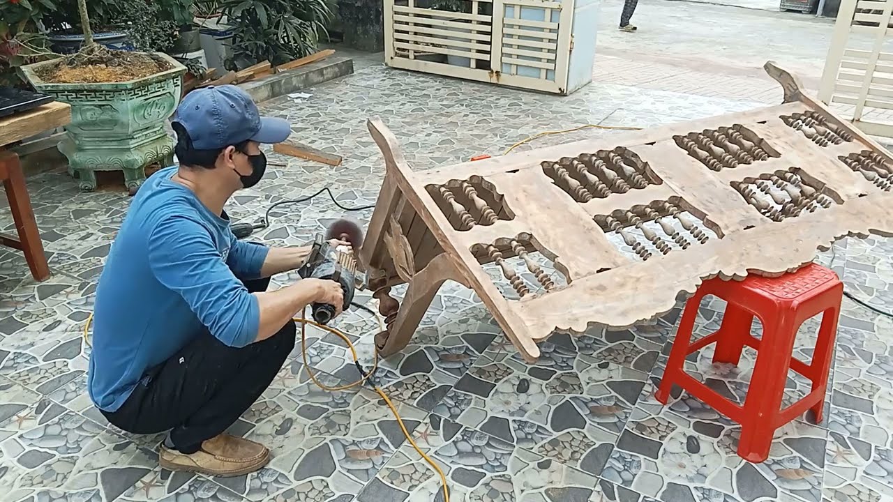 How a carpenter renovates an old set of chairs