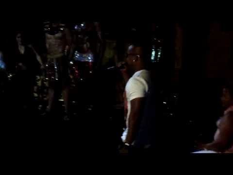 JUNIOR BOOMBASTIK - NENA- PERDIDA GRANDE LIVE 2013 - medellin