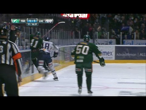 Här smäller Rahmi på -  tacklar Nygårds genom sargdörren - TV4 Sport