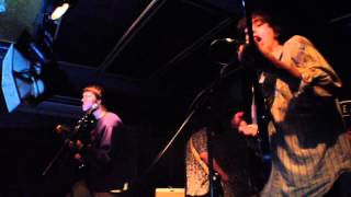 Twin peaks perform 'I found a new way' at The Macbeth, London 09-10-2014