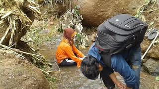 preview picture of video 'Kondisi jalanan menuju tempat terjadinya banjir dan tanah longsor'