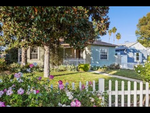 1946 Traditional on a Corner Lot in Sherman Oaks | 14157 Califa St