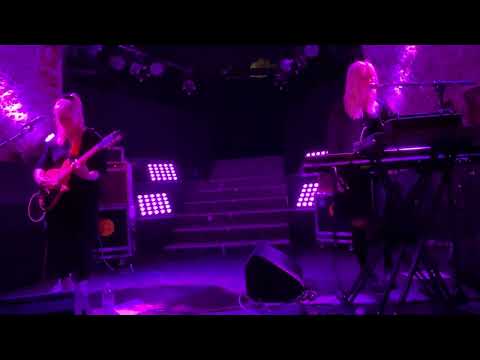 Maustetytöt - Jos vain pääsisin pääsi sisälle, Live im Milla München, 14.05.2024