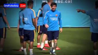 Neymar se atreve a desafiar a Messi en el entrenamiento del Barcelona • 2015