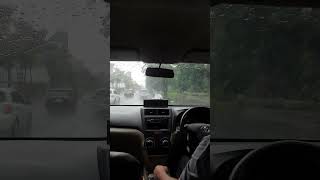 Download lagu Nerobos Hujan dengan mobil toyota avanza #shorts mp3