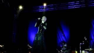 Mariza singing 'Recurso' at the Alcázar of Jerez on 31/07/08