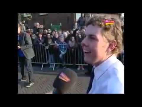 Gaan met die banaan ~ man op grasmaaier