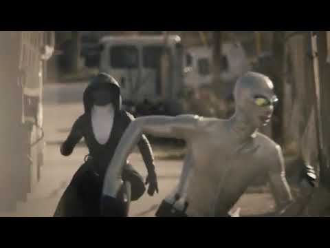 Watchmen S01E04 - Sister Night chasing "Lube Man" scene