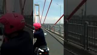 Download lagu Air Laut Suramadu Terbelah mp3