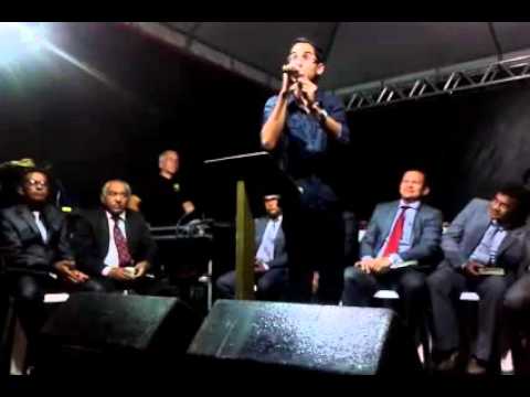 Jeisiel Lázaro Cantando Marcas da Dor (Cruzada bairro do Roger)