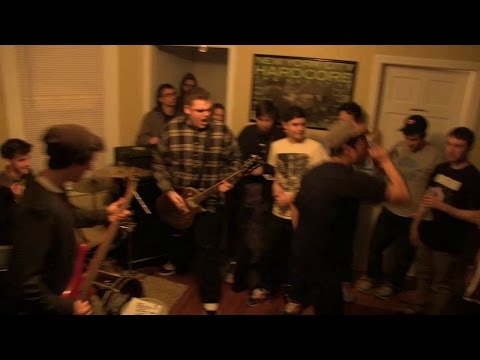 [hate5six] Caught In A Crowd - February 18, 2012 Video