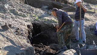 Комплекс от вкопани жилища като в „града на хобитите“ откриха на Перперикон